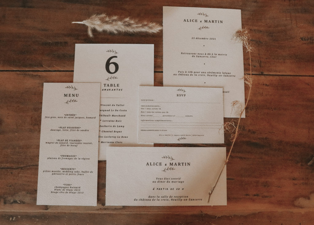 Faire-part de mariage, RSVP, menu, invitation, save the date et plan de table de la collection Louisette. Faire-part blanc, épuré et très élégant.